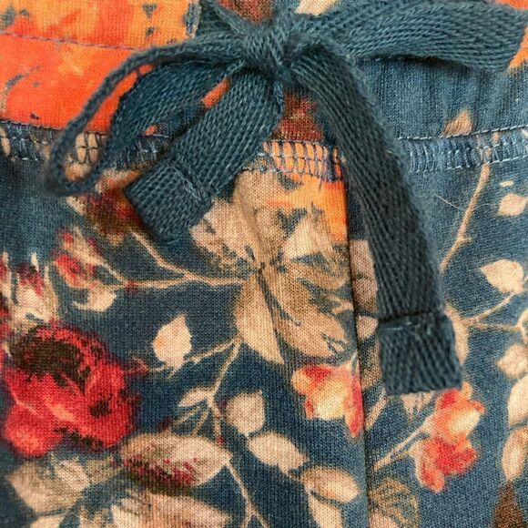 Cozy, warm, Floral joggers w/ pockets slouchy, high waist sweat pants - Picture 5 of 9